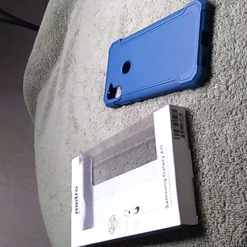Cell phone case protector